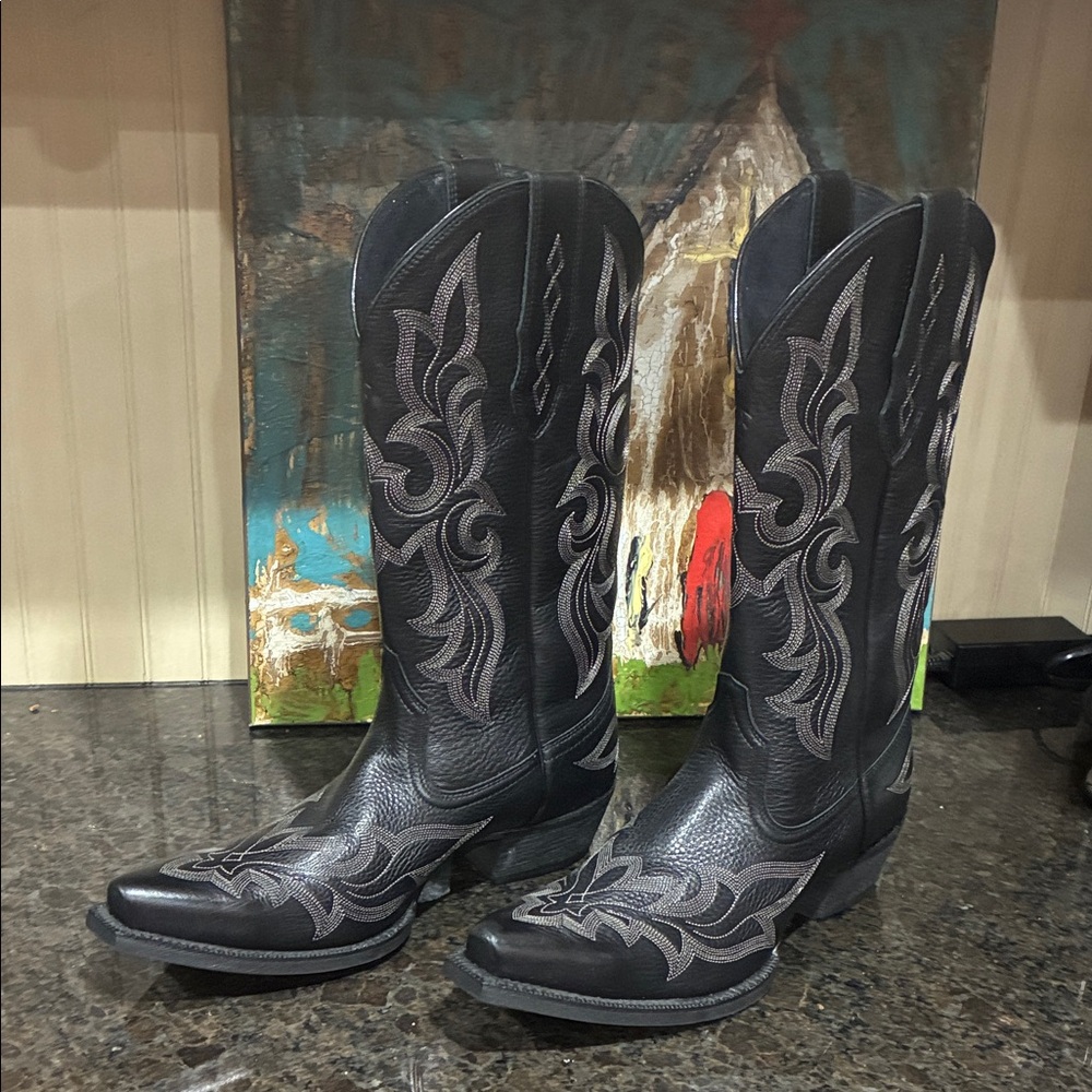 Ariat Black Snip Toe Stretch Fit Cowboy Boots Women’s. Brand new! Size 10.